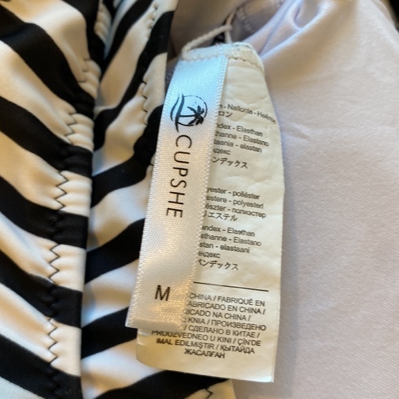 Cupshe one-piece - Picture 2 of 3